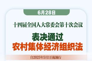 利物浦官方晒场边绝杀视角：范迪克拿起手机怒吼+怼脸拍努涅斯？